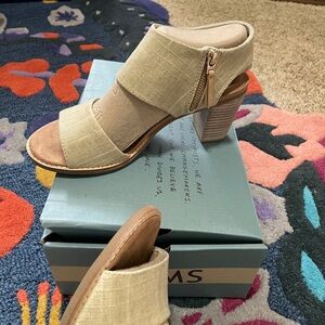 TOMS Majorca cutout/woven block heel sandals-7.5. Champagne/metallic.